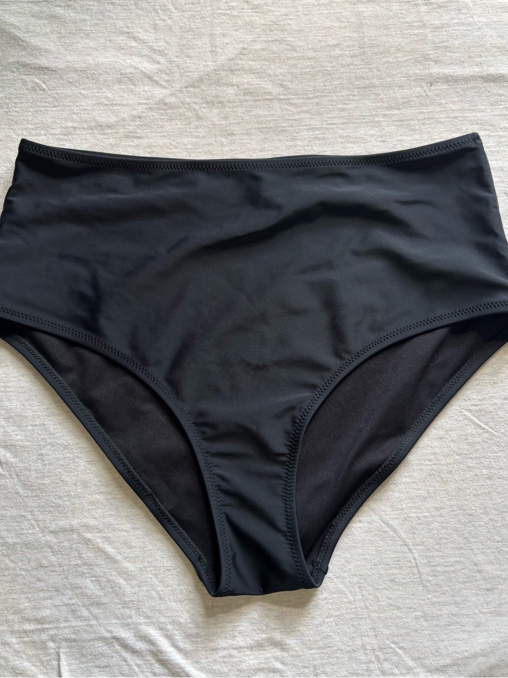 Old Navy Women’s Black High-Waisted Bikini Bottom – Size Large